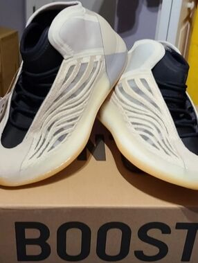 Yeezy QNTM Quantum "Mist Slate" HQ2085, New In Box! Multiple Sizes!